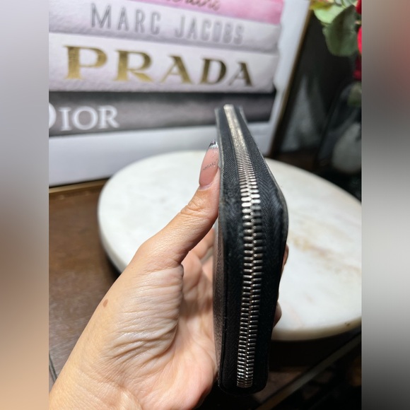 Louis Vuitton Damier GUC Graphite
Vertical zippy wallet - Picture 13 of 17